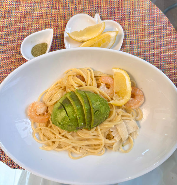 アボカドとエビのクリームパスタ